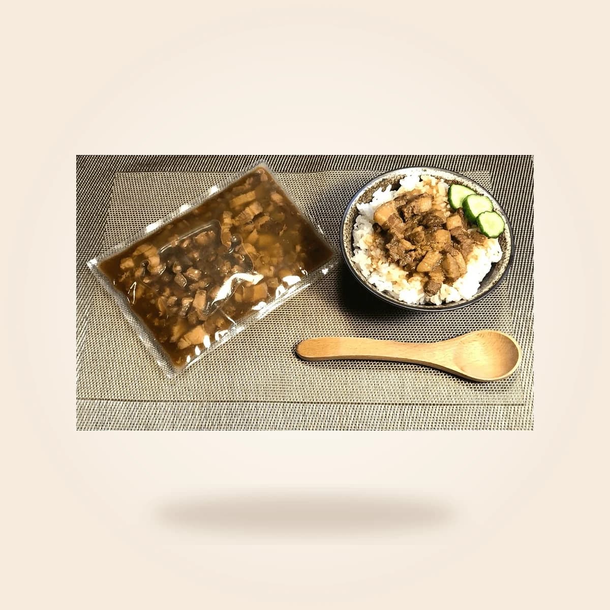 台湾名物ルーロー飯(魯肉飯)